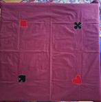 Mooi bridgekleed met 4 kaartsymbolen. 120 X 120 cm., Ophalen of Verzenden, Zo goed als nieuw