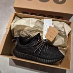 Yeezy Boost 350 Pirate Black 40 2/3, Ophalen of Verzenden, Nieuw, Zwart