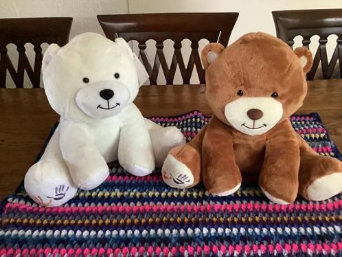 Wit en bruin zacht velours KIKA beren t.b.v. KIKA, Kinderen en Baby's, Speelgoed | Knuffels en Pluche, Nieuw, Beer, Ophalen of Verzenden