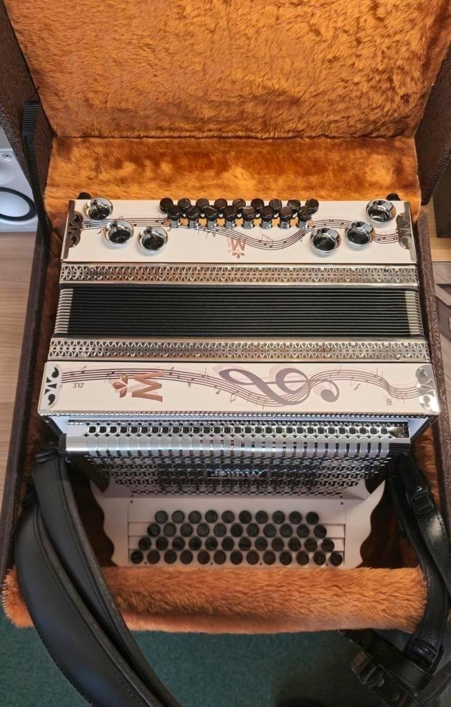 Nieuwstaat Steirische Harmonika Müller Melodie BEsAsDes, Muziek en Instrumenten, Accordeons, Zo goed als nieuw, Knopaccordeon