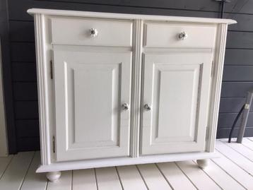 KLEIN DRESSOIR / KASTJE OPKNAPPERTJE !!! beschikbaar voor biedingen