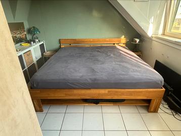 Massief houten bed 200 x 200, lades, lattebodem, boekenplank beschikbaar voor biedingen