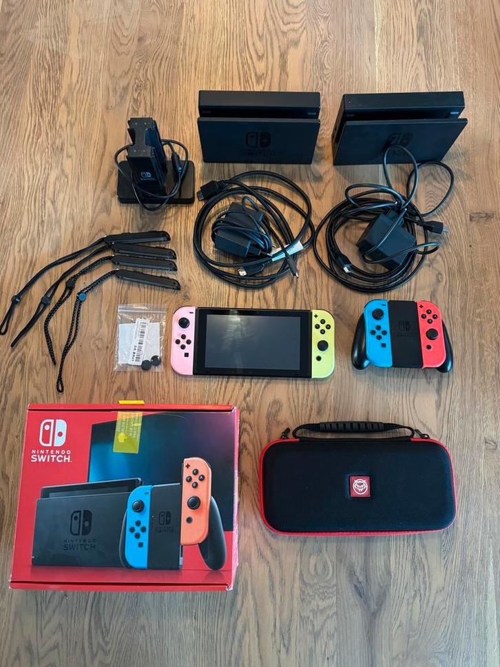 Nintendo switch, Spelcomputers en Games, Spelcomputers | Nintendo Switch, Zo goed als nieuw, Switch Original, Met 3 controllers of meer