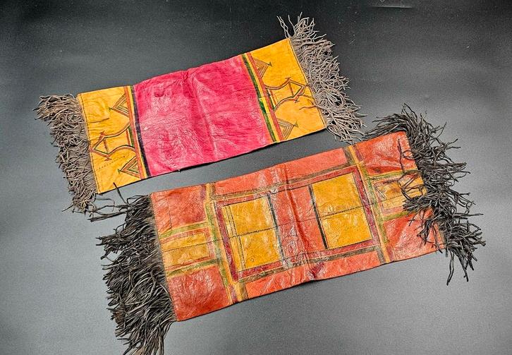 Toeareg kussen hoezen van kamelen leer uit Mail, Sahara ppst, Antiek en Kunst, Kunst | Niet-Westerse kunst, Ophalen of Verzenden