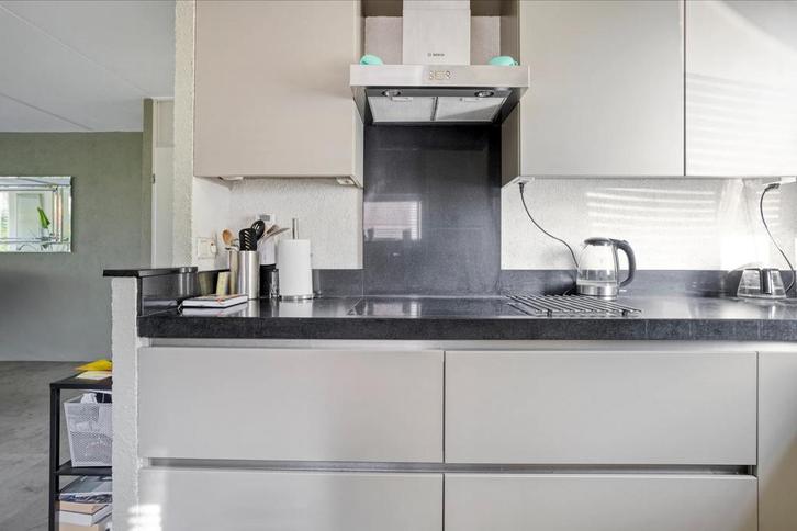 Keuken gebruikt Moderne grijze hoekkeuken met granieten blad, Huis en Inrichting, Keuken | Complete keukens, Gebruikt, Hoekkeuken