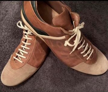 van Bommel Softline 46 Kalfsleer Lees onder beschikbaar voor biedingen