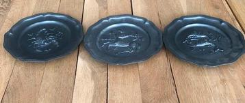3 tinnen borden met sterrenbeelden diameter 23 cm beschikbaar voor biedingen