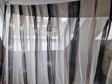 Inbetween gordijnen/vitrage 520x262 cm (zwart-wit geplooid) beschikbaar voor biedingen