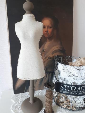 Brocant paspopje  beschikbaar voor biedingen