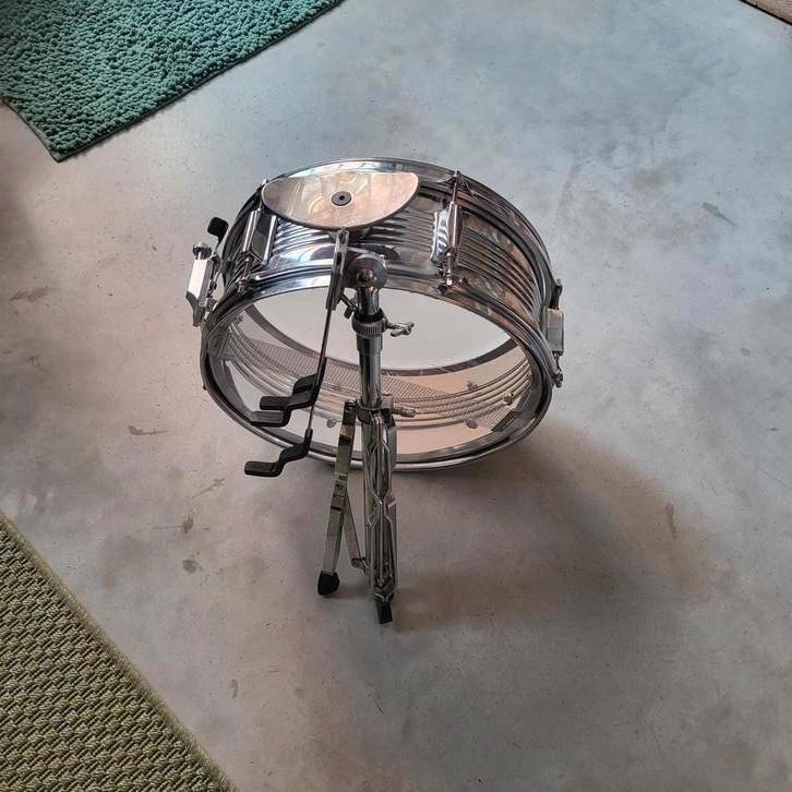 Snaredrum 14inch/standaard/beensteun/riem/percussie/drum, Muziek en Instrumenten, Instrumenten | Onderdelen, Drums of Percussie
