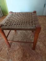 Vintage krukje / voetenbankje, Huis en Inrichting, Krukjes, Ophalen, Gebruikt, Hout