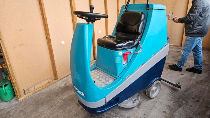 Wetrok easyrider  Schrobzuigmachine - zeer goede staat, Doe-het-zelf en Verbouw, Reinigingsmachines, Gebruikt, Schrobmachine, Ophalen