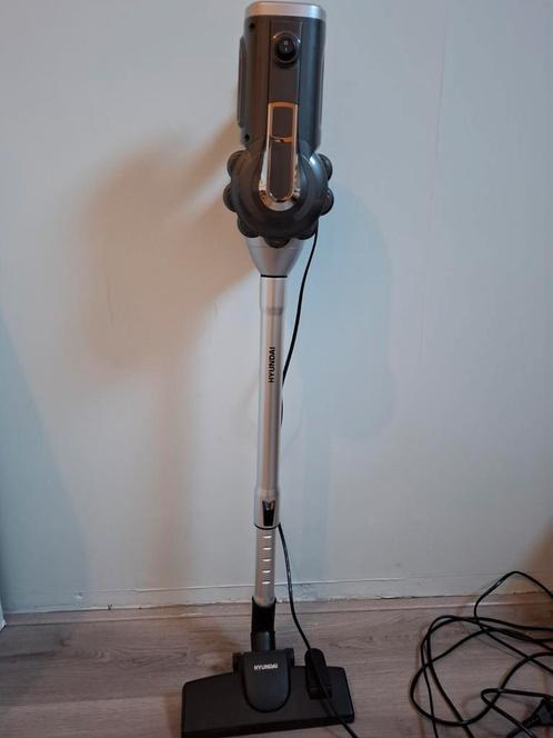 Hyundai stofzuiger met verstelbare steel, Witgoed en Apparatuur, Stofzuigers, Zo goed als nieuw, Stofzuiger, Minder dan 1200 watt