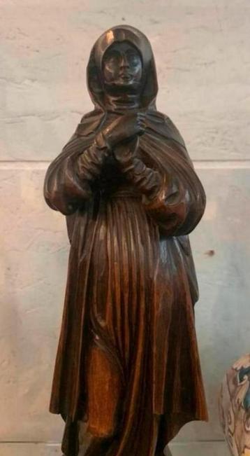 Beeld oud antiek houten mooi gesneden Madonna beeld beschikbaar voor biedingen