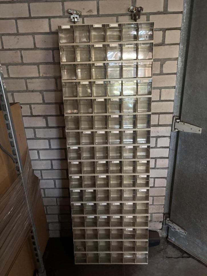 Opbergkast met schuifdeur, Doe-het-zelf en Verbouw, Gereedschapskisten, Gebruikt, Ophalen