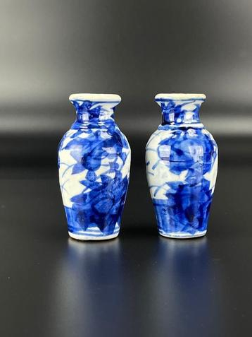 Antiek Japans porselein vaas 2x blauw wit Meiji 19e eeuw beschikbaar voor biedingen