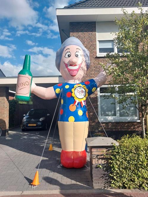 Sarah pop Juichend huren - Gekkepoppen Hengelo Almelo Delden, Hobby en Vrije tijd, Feestartikelen | Verhuur, Zo goed als nieuw