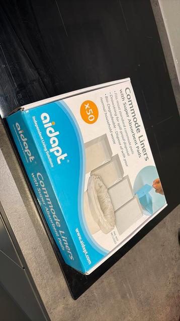 Toilet zakken met absorptie pads en bijpassende emmer beschikbaar voor biedingen