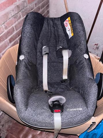 2x Maxi Cozi Pebble met Isofix beschikbaar voor biedingen