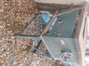 Zaagtafel beschikbaar voor biedingen