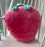 Sierkussen aardbei hoogte 50 cm, breed 47 cm, Kinderen en Baby's, Ophalen of Verzenden, Zo goed als nieuw, Kleed of Kussen