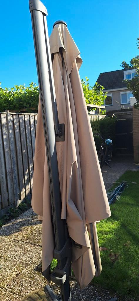 Madison 3x3 zweefparasol, Tuin en Terras, Parasols, Gebruikt, Zweefparasol, Ophalen