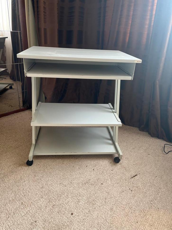 Handig wit tafeltje op wieltjes, Huis en Inrichting, Kasten | Computermeubels, Gebruikt, 70 tot 120 cm, 70 tot 120 cm, 40 tot 80 cm