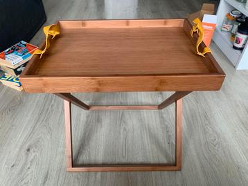 Bamboo serving table beschikbaar voor biedingen