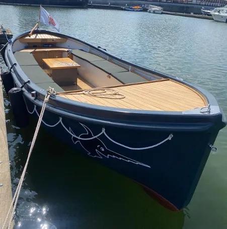 Reddingssloep met eikenhout - 7,7m, Watersport en Boten, Sloepen, Zo goed als nieuw, 10 tot 30 pk, 6 meter of meer, Binnenboordmotor