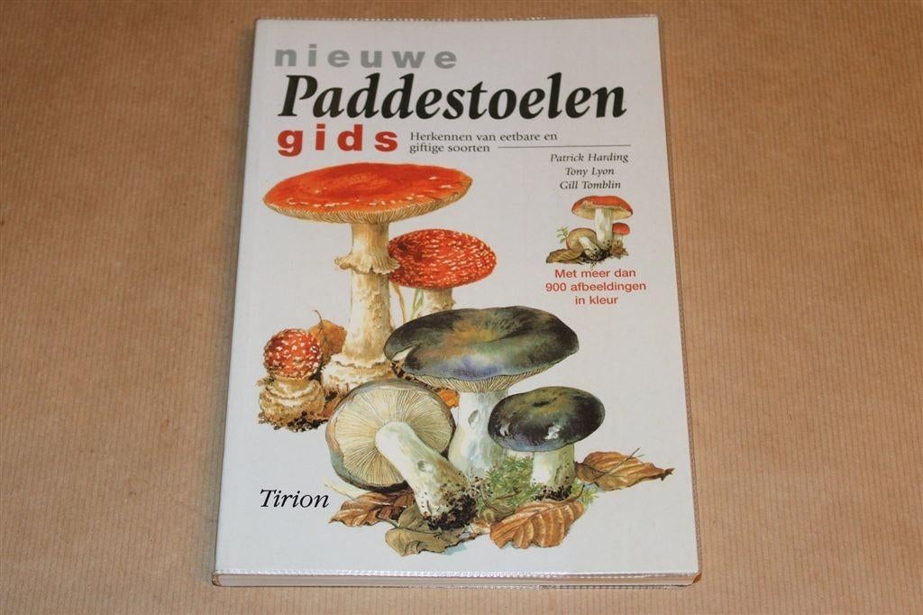 Paddestoelengids — Herkennen van Eetbare & Giftige Soorten, Boeken, Ophalen of Verzenden, Zo goed als nieuw