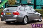 BMW 325i aut Lci Touring High Executive panorama youngtimer, Auto's, Achterwielaandrijving, Gebruikt, Zwart, Bluetooth