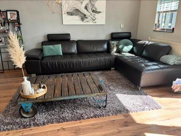 Te koop een gebruikte bruin leren hoekbank beschikbaar voor biedingen