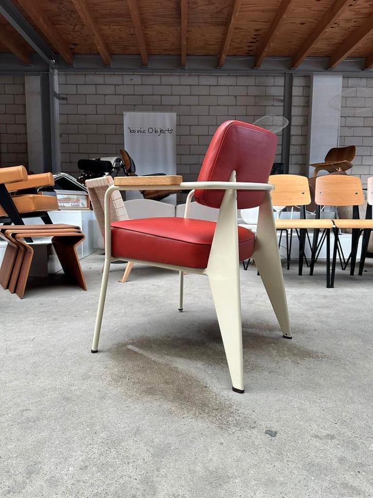Vitra Fauteuil Direction by Jean Prouvé (more in stock), Huis en Inrichting, Fauteuils, Zo goed als nieuw, Leer, Metaal, 50 tot 75 cm