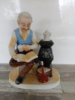 Porseleinen beeldje man met leesboek, Verzamelen, Ophalen of Verzenden, Gebruikt, Mens