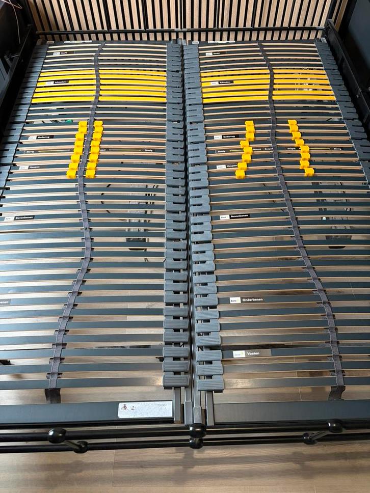 Zwart spijlenbed met elekrisch verstelbare bodems 160x200, Huis en Inrichting, Slaapkamer | Matrassen en Bedbodems, Zo goed als nieuw