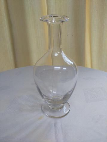 KARAFJE voor water 19,5 cm hoog, mond geblazen glas beschikbaar voor biedingen