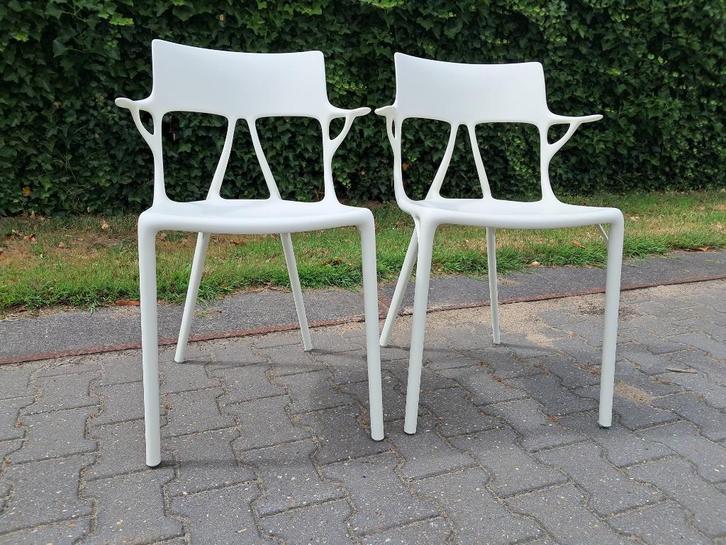 2 AI stoelen Kartell, ontwerp Philippe Starck, stapelbaar, Huis en Inrichting, Stoelen, Gebruikt, Twee, Kunststof, Wit, Ophalen