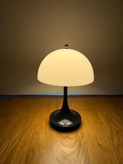 Zwarte paddenstoellamp – met klein glasfoutje, Huis en Inrichting, Lampen | Tafellampen, Zo goed als nieuw, Minder dan 50 cm, Glas