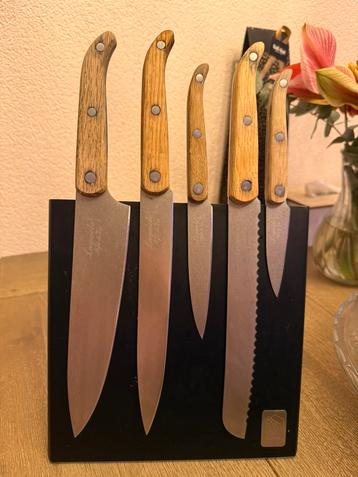 Magnetisch messenblok met 5-delige van Laguiole Style de Vie beschikbaar voor biedingen