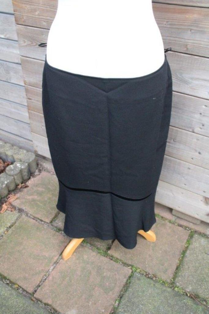 Rok zwarte Madeleine Pauw mt 42 Winter Vaste prijs, Kleding | Dames, Rokken, Zo goed als nieuw, Maat 42/44 (L), Zwart, Knielengte