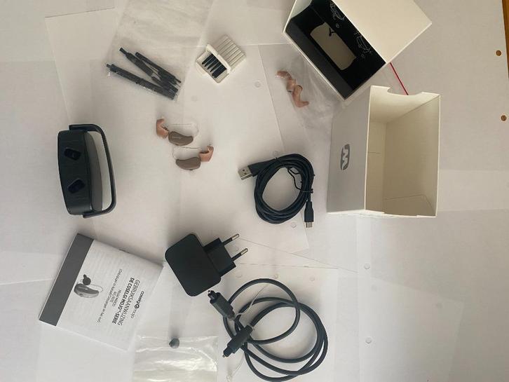 Hoortoestel: Coselgi (Widex) + oplader + diverse accessoires, Witgoed en Apparatuur, Persoonlijke-verzorgingsapparatuur, Zo goed als nieuw