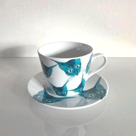 Ikea Giltig - kop en schotel met kat, Huis en Inrichting, Keuken | Servies, Zo goed als nieuw, Kop(pen) en/of Schotel(s), Overige stijlen