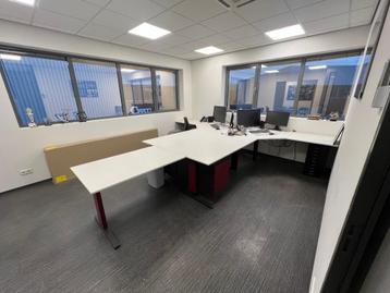 Bureaus / werkplekken + accessoires  beschikbaar voor biedingen