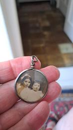MEDAILLON MET KINDERFOTO antiek, Verzenden, Overige materialen, Hanger