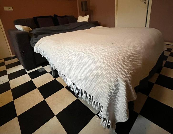 Montel bed/slaapbank met vier bijbehorende kussens, Huis en Inrichting, Slaapkamer | Bedden, Zo goed als nieuw, Twijfelaar, 180 cm