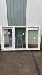 Kunststof kozijn met 3 ramen, Doe-het-zelf en Verbouw, Kozijnen en Schuifpuien, Kunststof, Raamkozijn, Ophalen of Verzenden, Zo goed als nieuw
