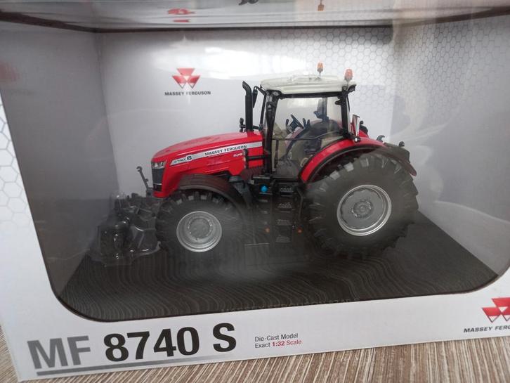 Massey Ferguson 8740 S UH, Hobby en Vrije tijd, Modelauto's | 1:32, Nieuw, Tractor of Landbouw, Universal Hobbies, Ophalen of Verzenden