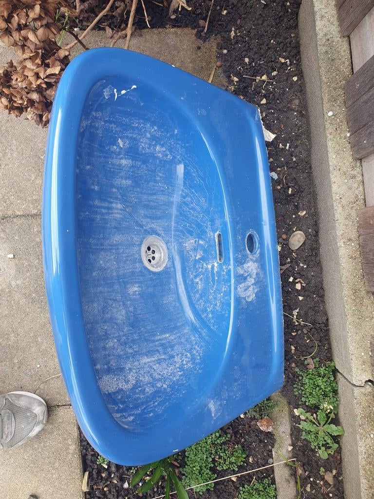 Blauwe wastafel, Ophalen, Wastafel