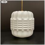 Vintage opaline hanglamp Lamp Bohemen jarem 70, Ophalen, Gebruikt, Glas, Nb