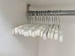 Kinderkleding houtenhangers 17 stuks, Kleding | Dames, Kledinghangers, Ophalen, Zo goed als nieuw, Hout, Kinderen